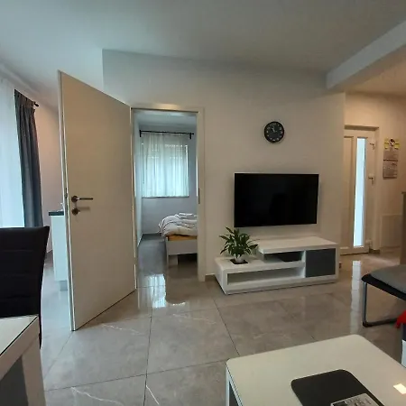 Διαμέρισμα Leon 2 *