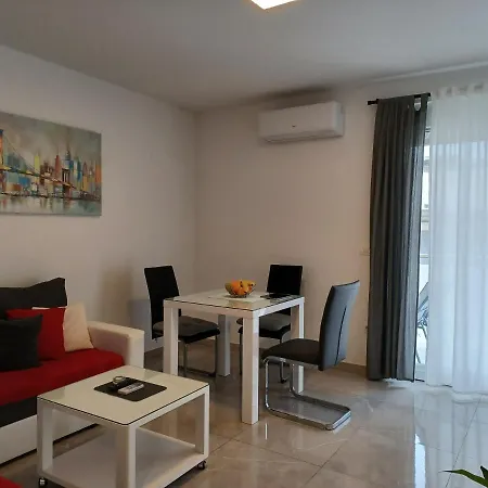 Leon 2 Apartment *