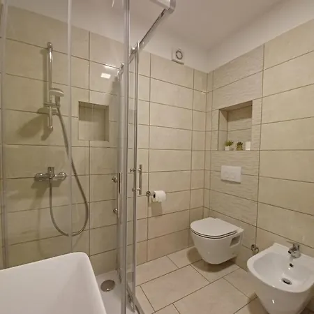Leon 2 Apartman *
